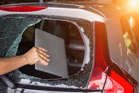  What to Do When Your Rear Windshield Is Damaged
